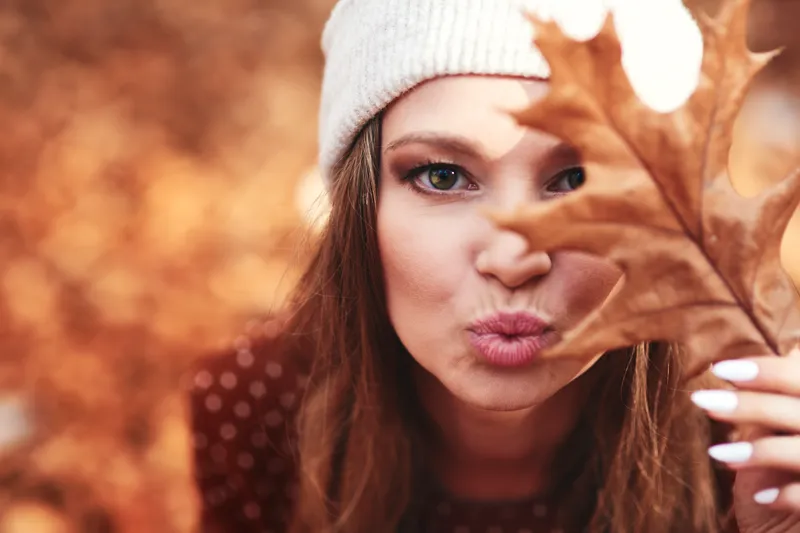 femme chatain automne